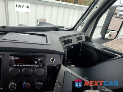 Piąte zdjęcie samochodu w środku: 2025 FREIGHTLINER CASCADIA 116 SEMI TRUCK VIN:3AKJHTDV9SSVL0339 - miniatura