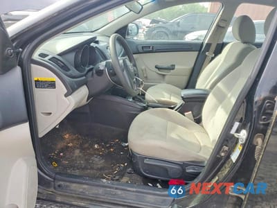 Zdjęcie 7 z 12 samochodu: 2013 KIA FORTE LX VIN:KNAFT4A2XD5738662 - miniatura