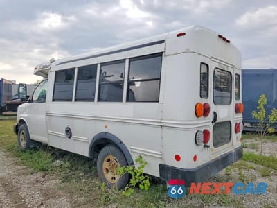 Trzecie zdjęcie samochodu z tyłu: 2012 CHEVROLET EXPRESS SHUTTLE BUS VIN:1GB0G2BA9C1175895 - miniatura