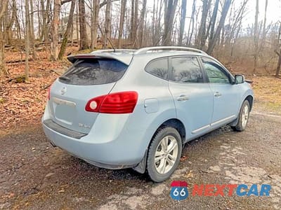 Czwarte zdjęcie samochodu z boku: 2013 NISSAN ROGUE S VIN:JN8AS5MV0DW147332 - miniatura