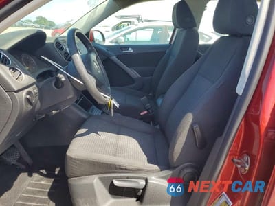 Zdjęcie 7 z 13 samochodu: 2010 VOLKSWAGEN TIGUAN S VIN:WVGAV7AX4AW000474 - miniatura