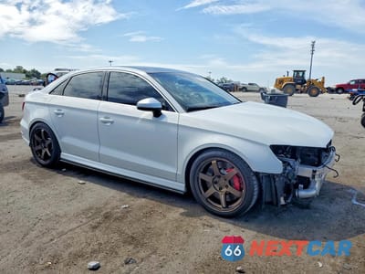 Czwarte zdjęcie samochodu z boku: 2018 AUDI RS3 VIN:WUABWGFF5J1904758 - miniatura