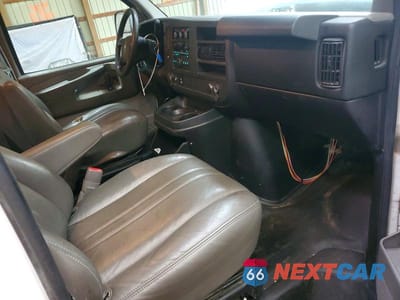 Zdjęcie 8 z 13 samochodu: 2014 GMC SAVANA G2500 VIN:1GTW7GCA5E1151887 - miniatura