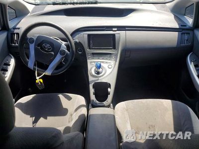 Zdjęcie 8 z 12 samochodu: 2011 TOYOTA PRIUS TWO VIN:JTDKN3DUXB1411864 - miniatura