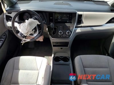 Zdjęcie 8 z 12 samochodu: 2015 TOYOTA SIENNA LE 8-PASSENGER VIN:5TDKK3DC3FS630836 - miniatura