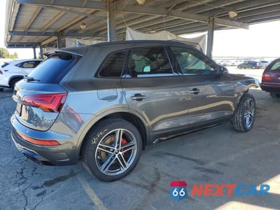 Trzecie zdjęcie samochodu z tyłu: 2025 AUDI Q5 E PREMIUM PLUS 55 VIN:WA1E2AFY0S2059473 - miniatura