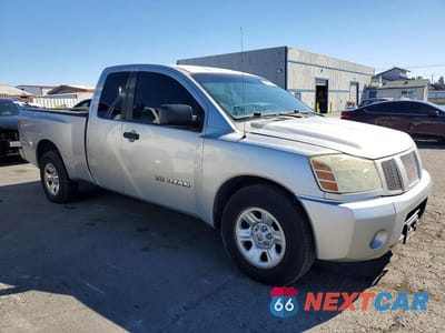 Czwarte zdjęcie samochodu z boku: 2005 NISSAN TITAN XE VIN:1N6AA06A05N502452 - miniatura