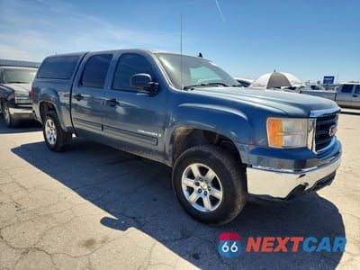 Czwarte zdjęcie samochodu z boku: 2007 GMC NEW SIERRA C1500 VIN:2GTEC13JX71590052 - miniatura
