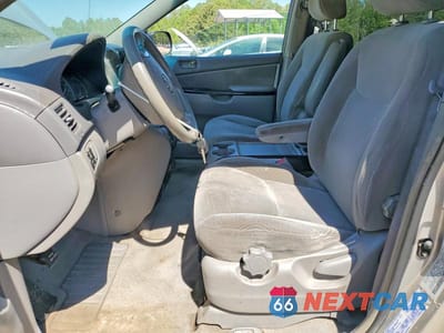 Zdjęcie 7 z 14 samochodu: 2004 TOYOTA SIENNA VIN:5TDZA23C24S139913 - miniatura