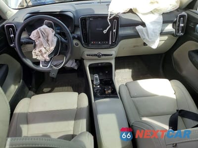 Zdjęcie 8 z 12 samochodu: 2023 VOLVO XC40 PLUS VIN:YV4L12UWXP2946395 - miniatura