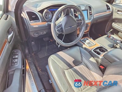 Zdjęcie 8 z 12 samochodu: 2015 CHRYSLER 300C PLATINUM VIN:2C3CCASGXFH882954 - miniatura