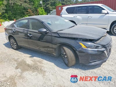 Czwarte zdjęcie samochodu z boku: 2025 NISSAN ALTIMA SV VIN:1N4BL4DW7SN321860 - miniatura