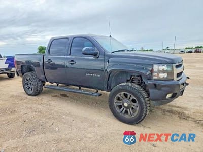 Czwarte zdjęcie samochodu z boku: 2010 CHEVROLET SILVERADO K1500 LTZ VIN:3GCRKTE2XAG297563 - miniatura