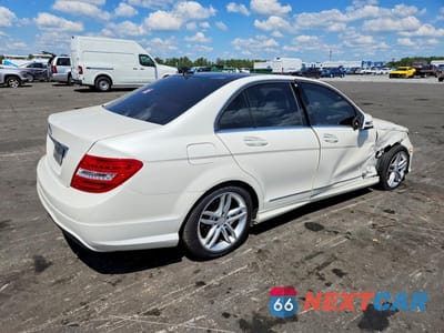 Trzecie zdjęcie samochodu z tyłu: 2014 MERCEDES-BENZ C 250 VIN:WDDGF4HB9EG215990 - miniatura