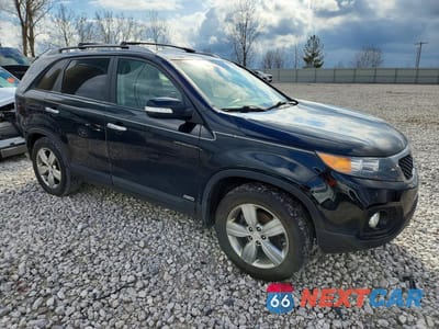 Czwarte zdjęcie samochodu z boku: 2013 KIA SORENTO EX VIN:5XYKUDA62DG387691 - miniatura