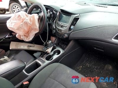 Zdjęcie 8 z 12 samochodu: 2017 CHEVROLET CRUZE LT VIN:1G1BE5SMXH7142469 - miniatura