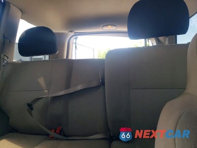 Zdjęcie 10 z 13 samochodu: 2004 JEEP GRAND CHEROKEE LAREDO VIN:1J4GX48S94C132700 - miniatura