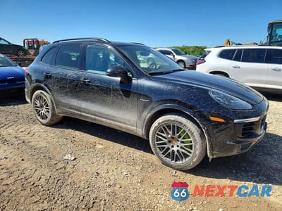 Czwarte zdjęcie samochodu z boku: 2017 PORSCHE CAYENNE SE HYBRID PLATINUM VIN:WP1AE2A21HLA68303 - miniatura