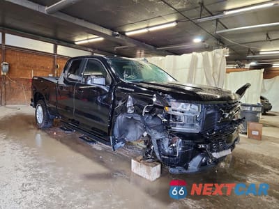 Czwarte zdjęcie samochodu z boku: 2019 CHEVROLET SILVERADO K1500 RST VIN:1GCRYEED4KZ361836 - miniatura