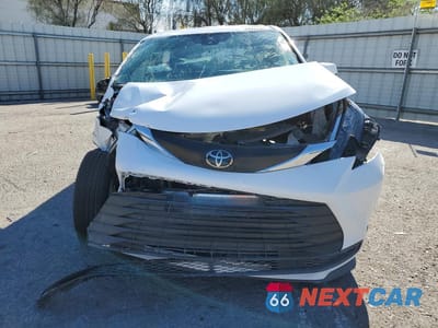 Piąte zdjęcie samochodu w środku: 2026 TOYOTA SIENNA LE 8-PASSENGER VIN:5TDKRKEC8TS295251 - miniatura