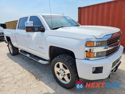 Czwarte zdjęcie samochodu z boku: 2015 CHEVROLET SILVERADO K2500 HIGH COUNTRY VIN:1GC1KXE81FF558600 - miniatura