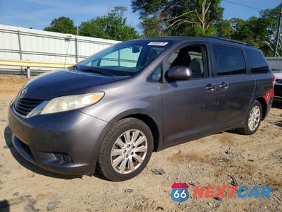 2013 TOYOTA SIENNA LE 7-PASSENGER 5TDJK3DC2DS067433 - główne zdjęcie licytacji z USA - miniatura