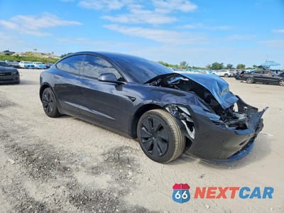 Czwarte zdjęcie samochodu z boku: 2025 TESLA MODEL 3 VIN:5YJ3E1EA1SF997049 - miniatura