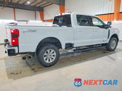 Trzecie zdjęcie samochodu z tyłu: 2025 FORD F350 SUPER DUTY VIN:1FT8W3BT5SEC70003 - miniatura