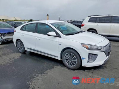 Czwarte zdjęcie samochodu z boku: 2020 HYUNDAI IONIQ ELECTRIC SE VIN:KMHC75LJ1LU061764 - miniatura