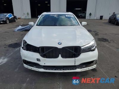 Piąte zdjęcie samochodu w środku: 2019 BMW 740 I VIN:WBA7E2C54KB217719 - miniatura