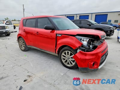 Czwarte zdjęcie samochodu z boku: 2017 KIA SOUL + VIN:KNDJP3A50H7466185 - miniatura