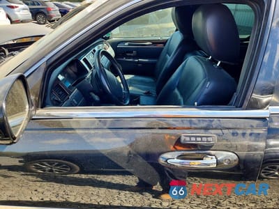 Zdjęcie 7 z 12 samochodu: 2011 LINCOLN TOWN CAR EXECUTIVE L VIN:2LNBL8EV9BX759412 - miniatura