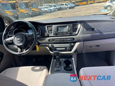 Zdjęcie 9 z 10 samochodu: 2018 KIA SEDONA L VIN:KNDMA5C1XJ6403384 - miniatura