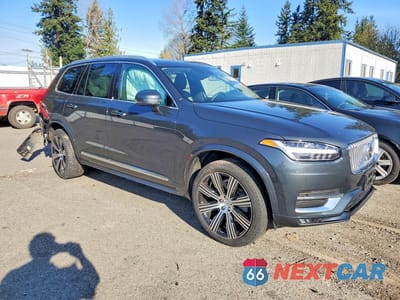 Czwarte zdjęcie samochodu z boku: 2022 VOLVO XC90 T6 INSCRIPTION VIN:YV4A22PL0N1839834 - miniatura