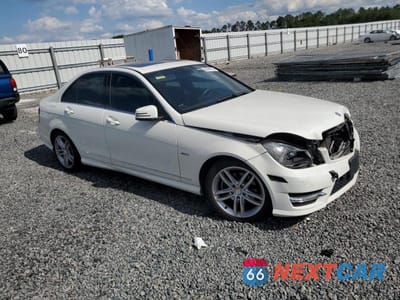 Czwarte zdjęcie samochodu z boku: 2012 MERCEDES-BENZ C 250 VIN:WDDGF4HB8CA712125 - miniatura