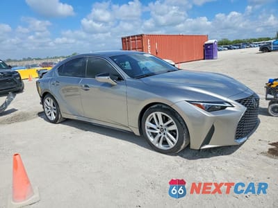 Czwarte zdjęcie samochodu z boku: 2021 LEXUS IS 300 VIN:JTHAA1D25M5109886 - miniatura