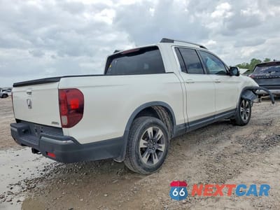 Trzecie zdjęcie samochodu z tyłu: 2017 HONDA RIDGELINE RTL VIN:5FPYK3F62HB015517 - miniatura