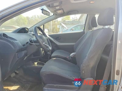 Zdjęcie 7 z 12 samochodu: 2010 TOYOTA YARIS VIN:JTDJT4K39A5294738 - miniatura