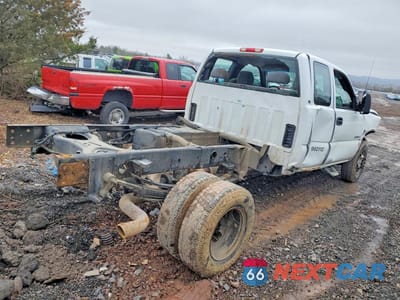 Trzecie zdjęcie samochodu z tyłu: 2003 CHEVROLET SILVERADO K3500 VIN:1GCJK39G03E364121 - miniatura