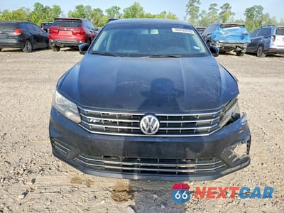 Piąte zdjęcie samochodu w środku: 2017 VOLKSWAGEN PASSAT R-LINE VIN:1VWDT7A30HC015874 - miniatura