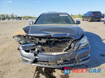 Piąte zdjęcie samochodu w środku: 2014 MERCEDES-BENZ C 250 VIN:WDDGJ4HB4EG188650 - miniatura
