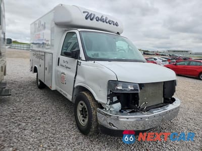 Czwarte zdjęcie samochodu z boku: 2023 GMC SAVANA DELIVERY VAN VIN:1GD07RF79P1186173 - miniatura
