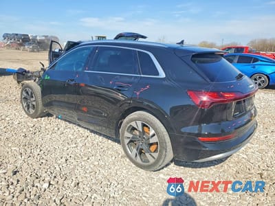 Drugie zdjęcie samochodu z przodu: 2022 AUDI E-TRON PREMIUM PLUS VIN:WA1LABGE0NB011156 - miniatura
