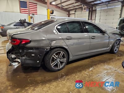 Trzecie zdjęcie samochodu z tyłu: 2021 BMW 530 XI VIN:WBA13BJ09MWW96802 - miniatura
