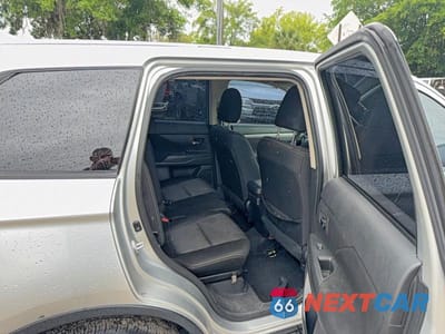 Zdjęcie 6 z 10 samochodu: 2018 MITSUBISHI OUTLANDER SE VIN:JA4AD3A34JZ001551 - miniatura