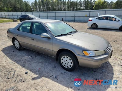 Czwarte zdjęcie samochodu z boku: 1999 TOYOTA CAMRY LE VIN:4T1BG28K4XU592667 - miniatura