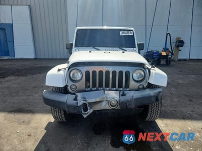 Piąte zdjęcie samochodu w środku: 2015 JEEP WRANGLER UNLIMITED SPORT VIN:1C4BJWDG1FL572816 - miniatura