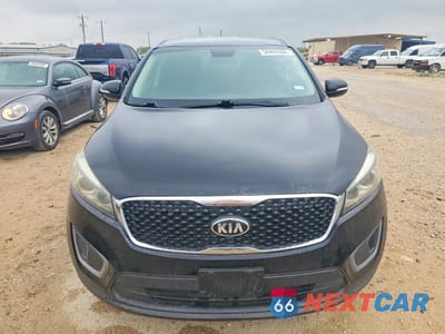 Piąte zdjęcie samochodu w środku: 2016 KIA SORENTO LX VIN:5XYPG4A38GG139274 - miniatura