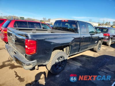 Trzecie zdjęcie samochodu z tyłu: 2017 CHEVROLET SILVERADO K1500 LT VIN:1GCVKREC1HZ140802 - miniatura