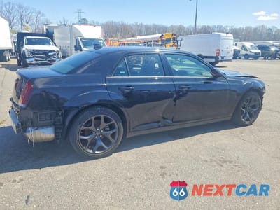 Trzecie zdjęcie samochodu z tyłu: 2023 CHRYSLER 300 S VIN:2C3CCABG7PH585187 - miniatura